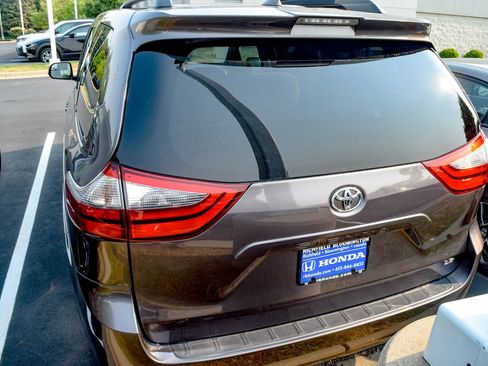 Used 2020 Toyota Sienna LE FWD image 17