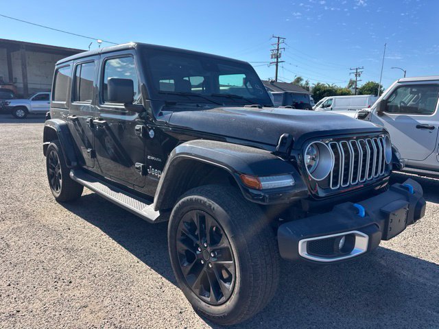 Used 2024 Jeep Wrangler Unlimited Sahara w/ Technology Group AWD/4WD image 3