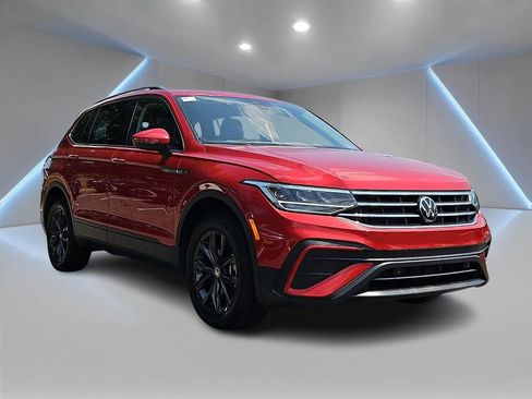 Certified 2024 Volkswagen Tiguan SE AWD/4WD image 3