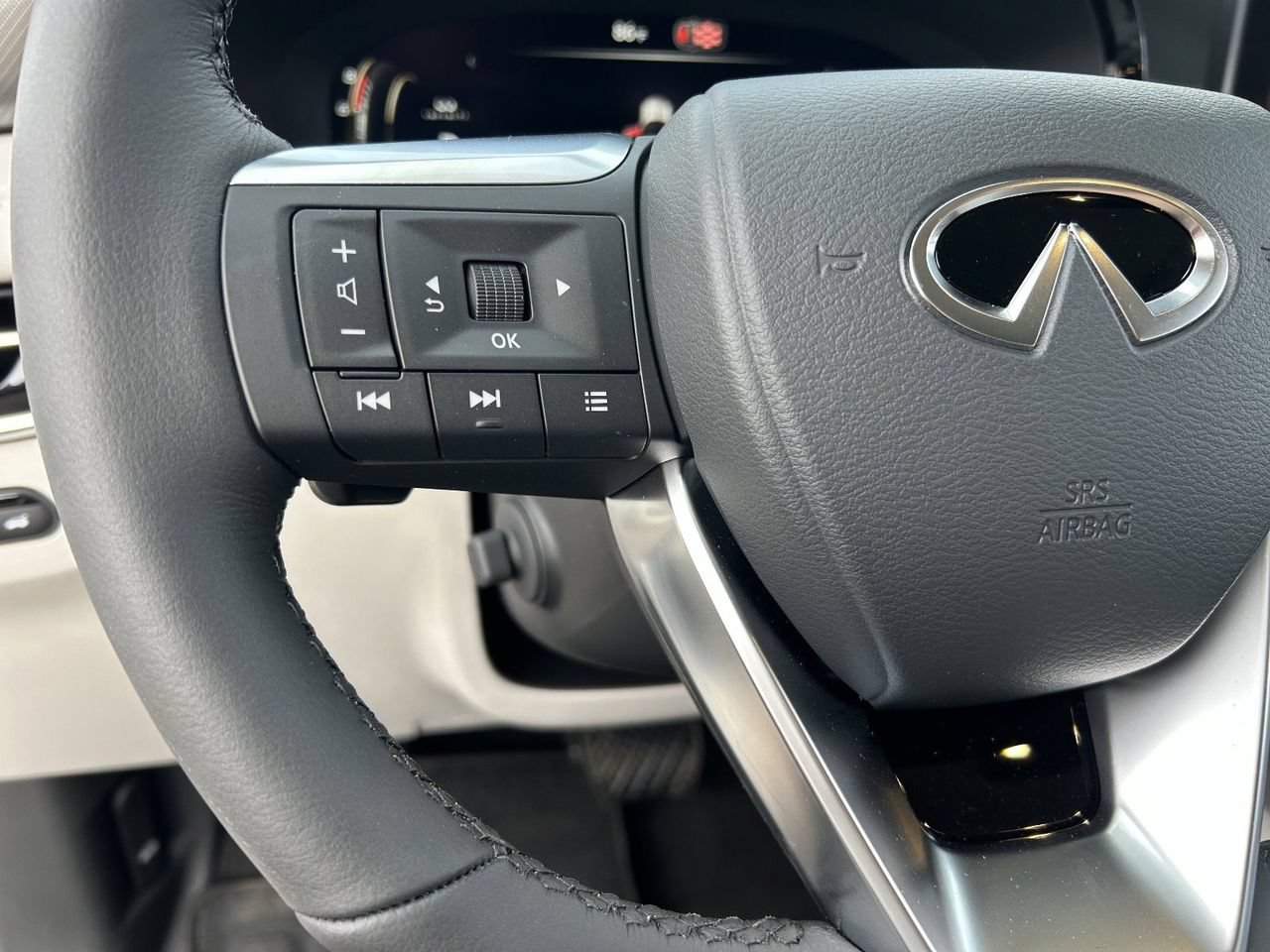 Certified 2027 INFINITI QX60 Luxe w/ Family Package AWD/4WD image 17