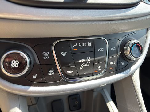 Used 2017 Chevrolet Volt LT w/ Comfort Package FWD image 25