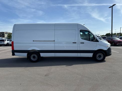 Certified 2025 Mercedes-Benz Sprinter 2500 image 4