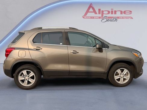 Used 2020 Chevrolet Trax LT w/ LT Convenience Package AWD/4WD image 6