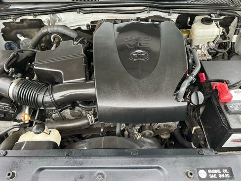 Used 2017 Toyota Tacoma TRD Off-Road image 30