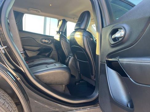 Used 2023 Jeep Cherokee Altitude Lux image 18