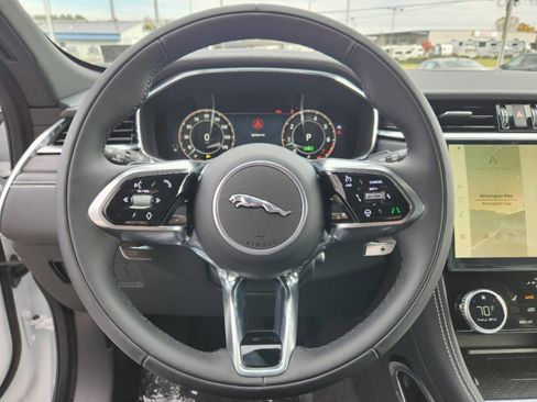 Used 2024 Jaguar F-PACE R-Dynamic S image 13