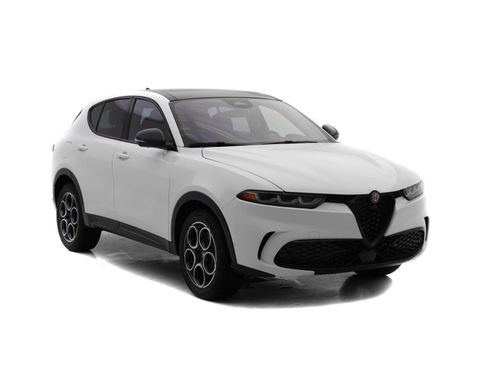 New 2025 Alfa Romeo Tonale w/ Premium Package AWD/4WD image 2
