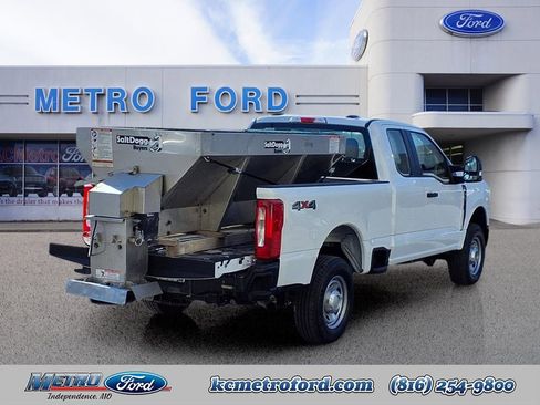 Used 2023 Ford F250 XL w/ Snow Plow/Camper Package AWD/4WD image 3