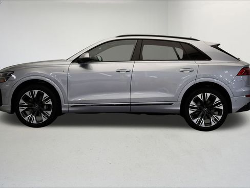 Used 2025 Audi Q8 Premium Plus image 2