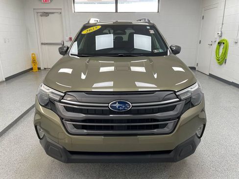 Certified 2025 Subaru Forester Premium AWD/4WD image 2