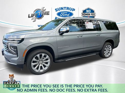 Used 2025 Chevrolet Suburban Premier RWD image 1