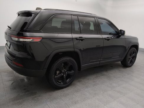 Used 2023 Jeep Grand Cherokee Altitude AWD/4WD image 11