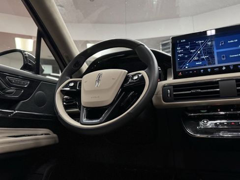 Used 2025 Lincoln Corsair AWD w/ Equipment Group 101A image 31