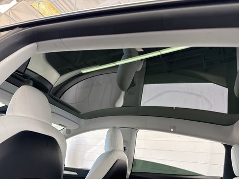 Used 2022 Tesla Model Y Long Range image 43