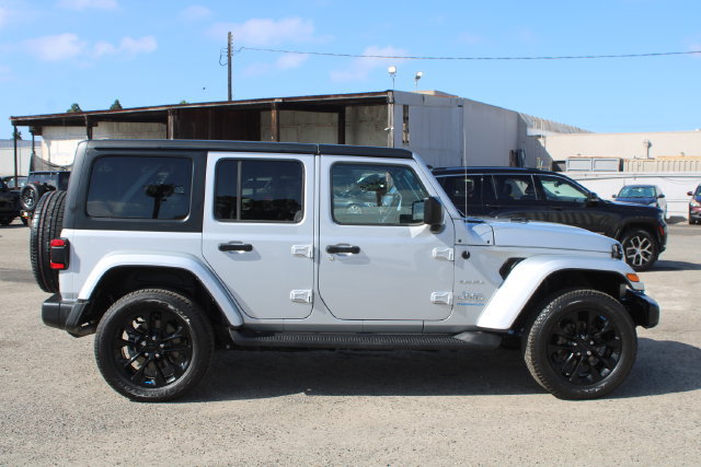 Used 2023 Jeep Wrangler Unlimited Sahara w/ Cold Weather Group AWD/4WD image 3