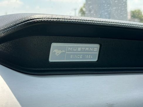 Used 2017 Ford Mustang Premium RWD image 39