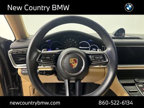 Used 2022 Porsche Panamera image 10
