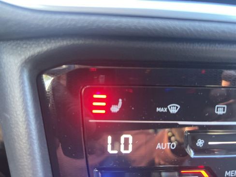 New 2025 Volkswagen Taos SE image 22