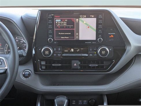 Used 2022 Toyota Highlander XLE image 17