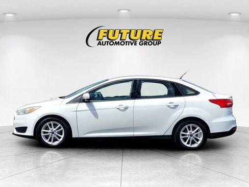 Used 2016 Ford Focus SE w/ SE Power Seat Package FWD image 7