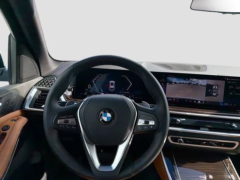 Used 2025 BMW X5 xDrive40i w/ Climate Comfort Package image 17