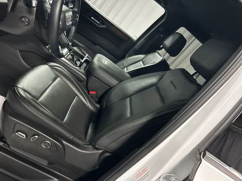 Used 2025 GMC Yukon Denali AWD/4WD image 12