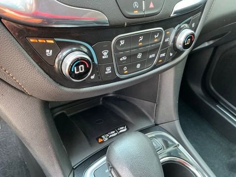 Used 2023 Chevrolet Equinox Premier AWD/4WD image 21