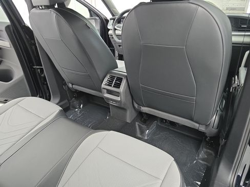 New 2026 Volkswagen Tiguan SE R-Line FWD image 11