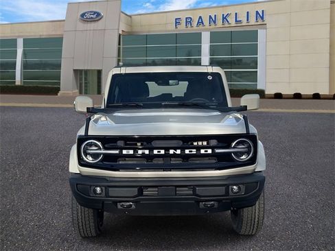 New 2025 Ford Bronco Outer Banks image 2