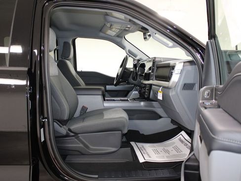 New 2025 Ford F250 XLT w/ Black Appearance Package image 27