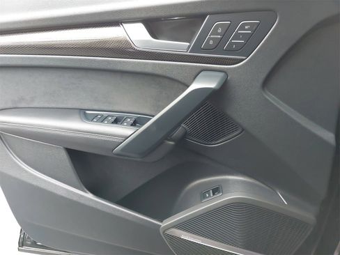 Used 2023 Audi SQ5 Prestige w/ Prestige Package image 31