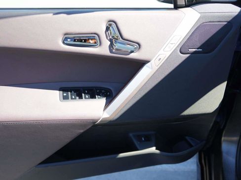 Used 2023 BMW iX xDrive50 w/ Premium Package image 10