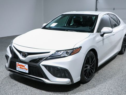 Used 2023 Toyota Camry XSE FWD image 29