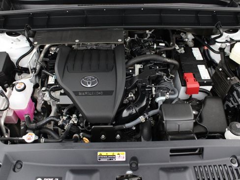 Used 2025 Toyota Highlander LE AWD/4WD image 40