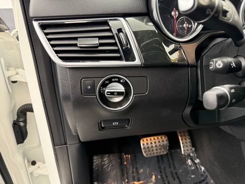 Used 2019 Mercedes-Benz GLE 400 4MATIC w/ Premium 1 Package image 43