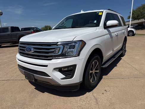 Used 2018 Ford Expedition XLT w/ Equipment Group 202A image 3