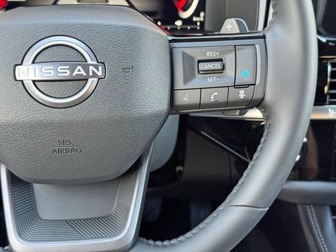 Used 2026 Nissan Pathfinder Platinum FWD image 23