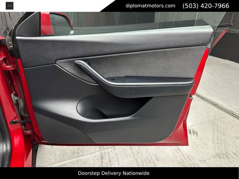 Used 2021 Tesla Model Y Long Range image 25