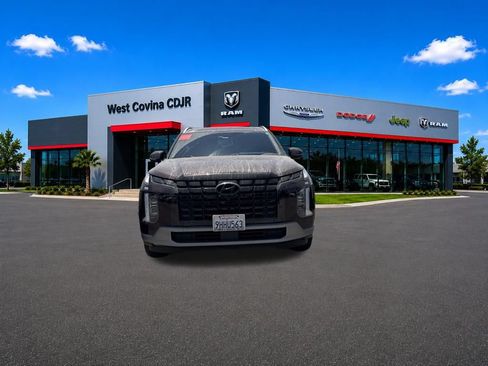 Used 2023 Hyundai Palisade Limited FWD image 2
