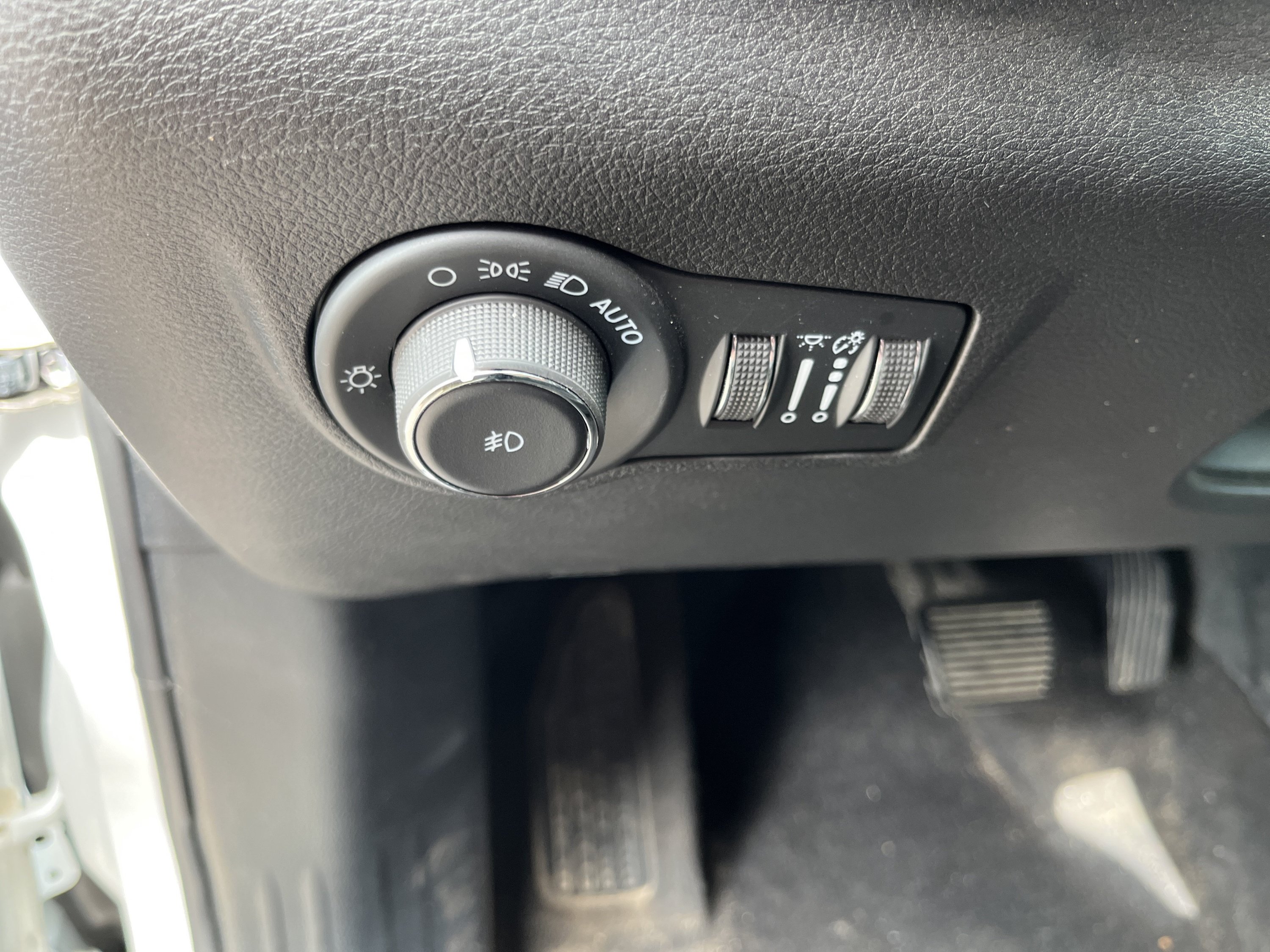 Used 2024 Jeep Compass Latitude AWD/4WD image 18