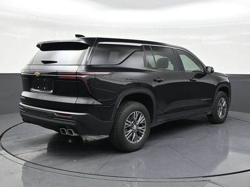 Used 2025 Chevrolet Traverse LT FWD image 5