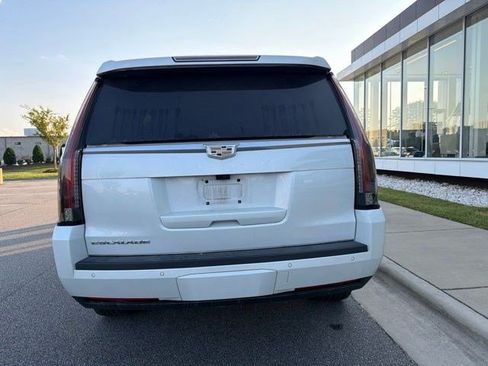 Used 2020 Cadillac Escalade Platinum AWD/4WD image 4