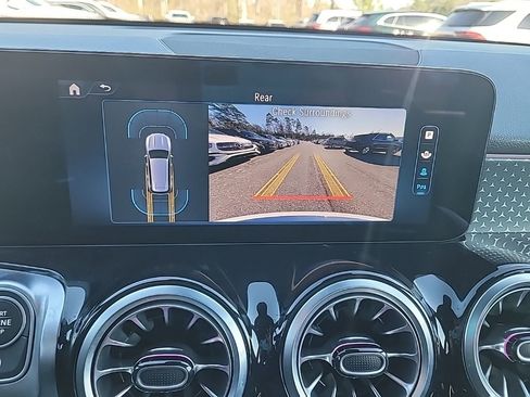 Used 2025 Mercedes-Benz GLB 250 image 23