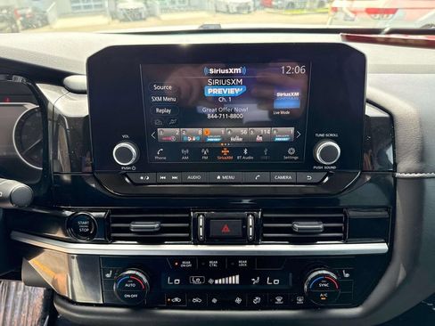 Used 2025 Nissan Pathfinder SV FWD image 25