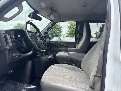 Used 2020 Chevrolet Express 3500 LT w/ LT Preferred Equipment Group RWD image 20