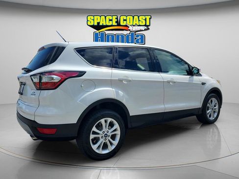 Used 2017 Ford Escape SE image 3