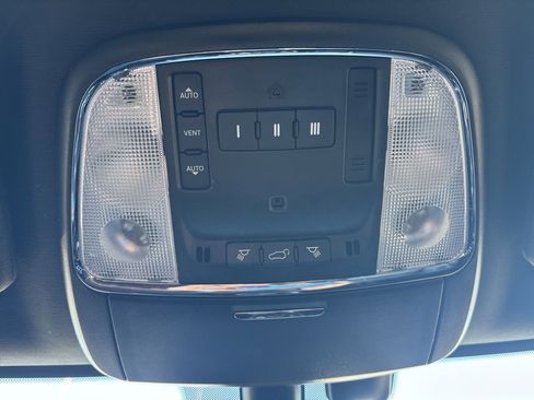 Used 2022 Jeep Grand Cherokee Limited image 24