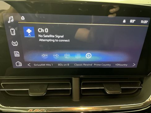 Used 2025 Chevrolet Trax RS w/ Driver Confidence Package FWD image 18