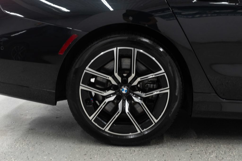 Used 2023 BMW 760i xDrive AWD/4WD image 43