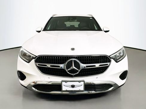 Used 2025 Mercedes-Benz GLC 300 4MATIC image 2